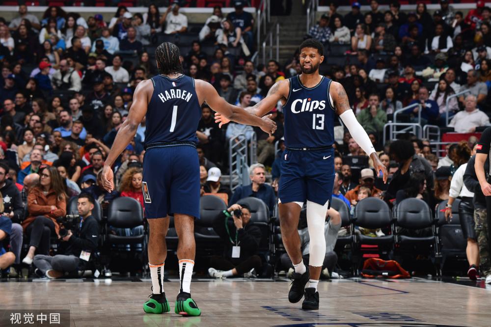 許多觀眾開 許多觀眾開