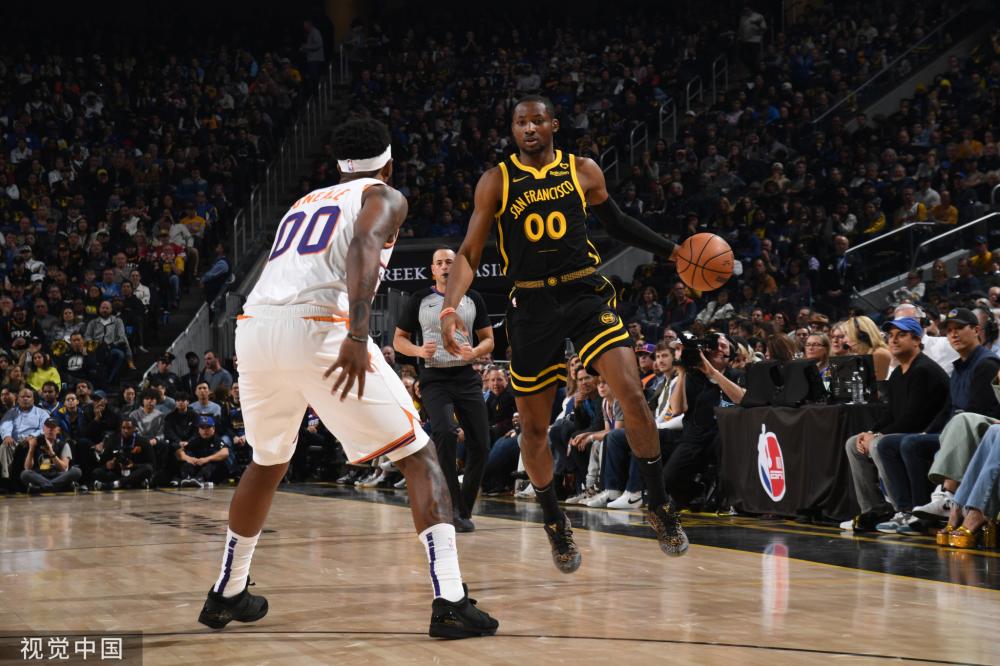 一个在澳大 一个在澳大